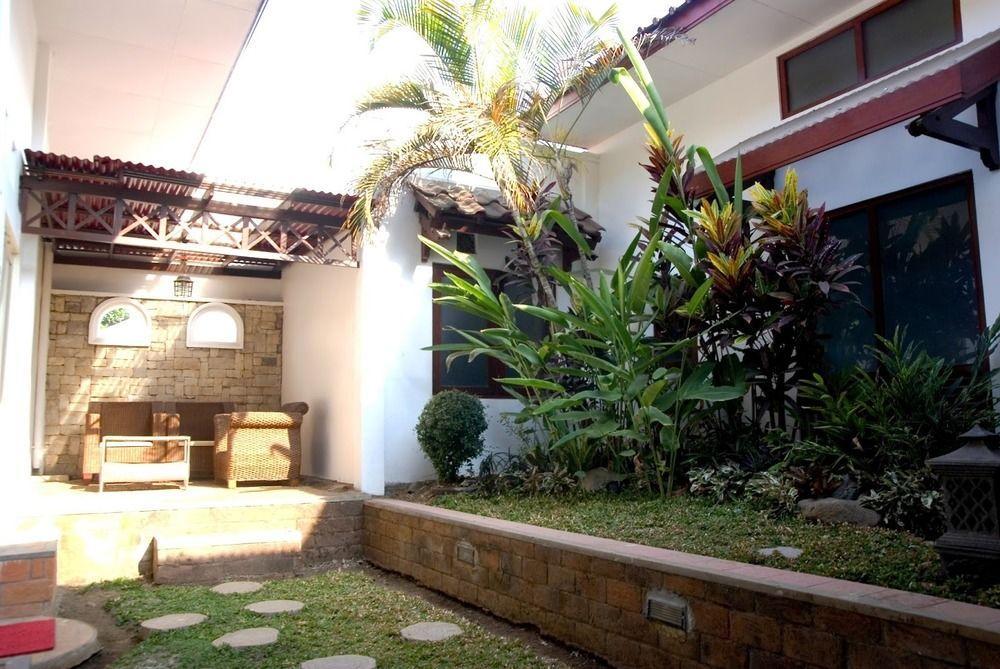 Family Hotel Gradia 2 Batu  Exterior photo