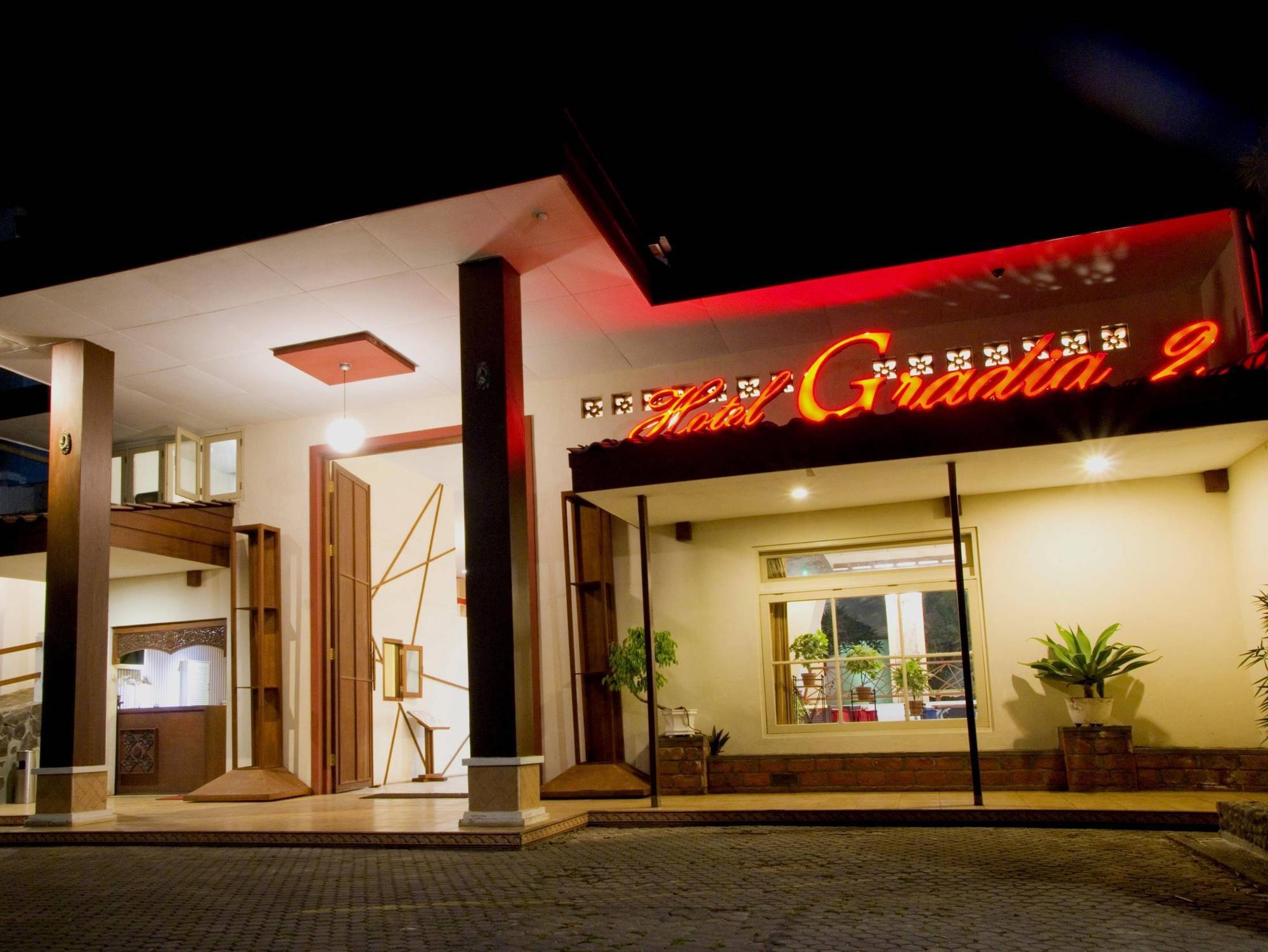 Family Hotel Gradia 2 Batu  Exterior photo